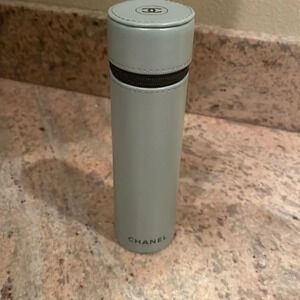 NWT Chanel Les Pinceaux De Chanel light green leather case with three brushes